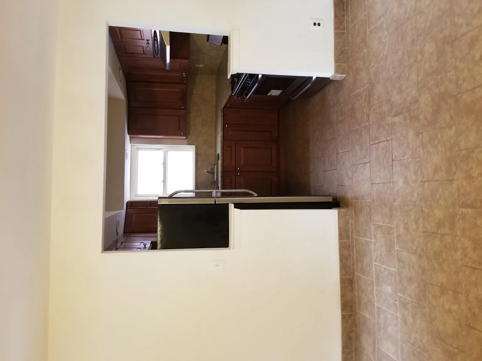 2 bed, 1100 sqft, $1,900 — Photo 2