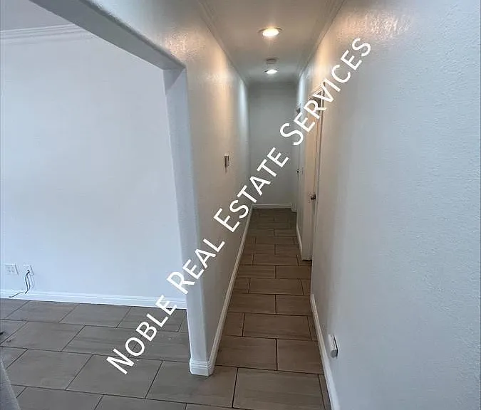 2432 Highland Ave — Photo 3