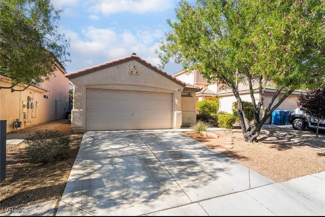 3 bed, 1108 sqft, $2,200 — Photo 1