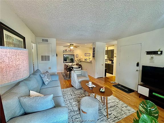4th image of 1901 Holleman Dr W APT 301