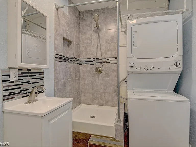 3896 Acapulco Ave — Photo 32