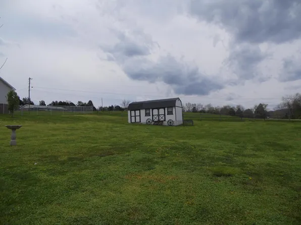 108 West Dr, La Follette, TN 37766