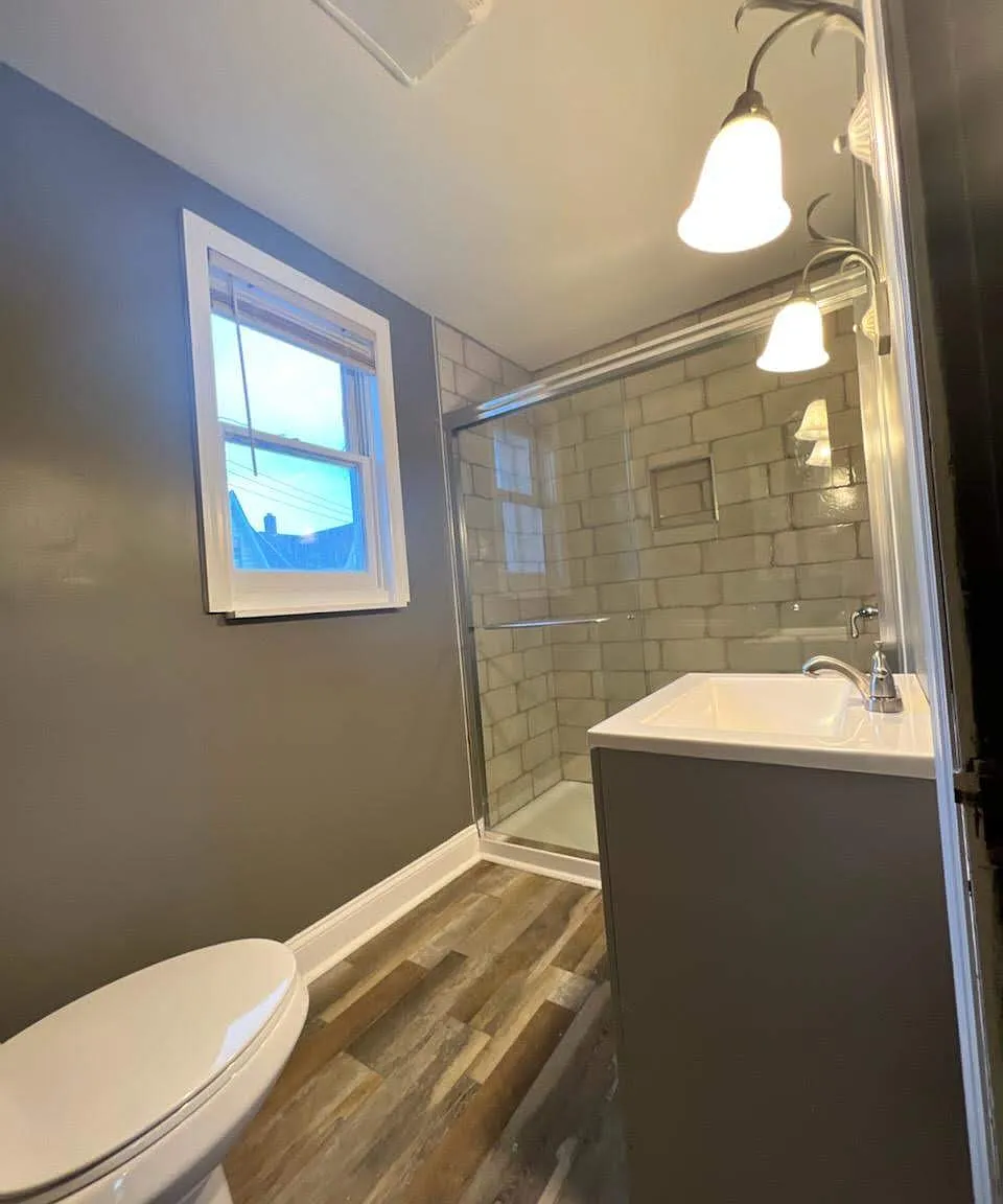 4 bed, 1.5 bath, 1679 sqft, $2,350 — Photo 3