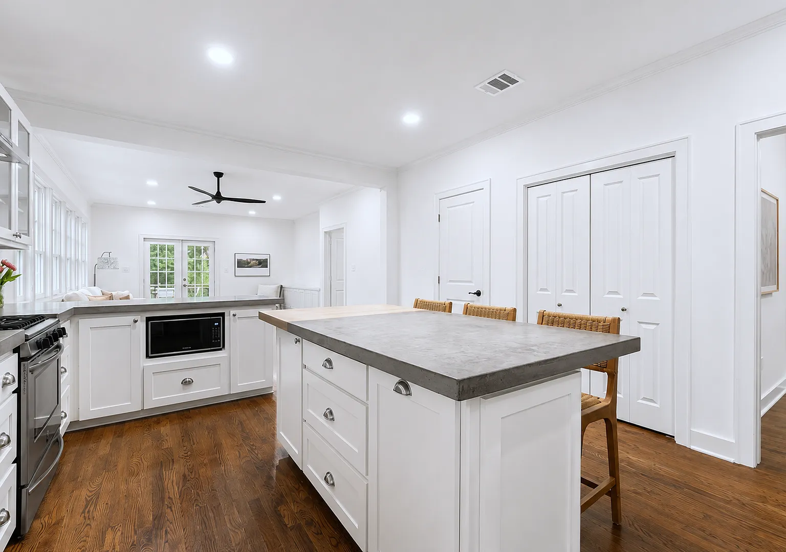 1204 W 22 1/2 St - Fully remodeled 1 story West Campus house with large yard — Photo 3