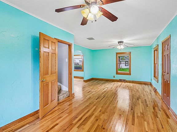 4th image of 307 Ordway St