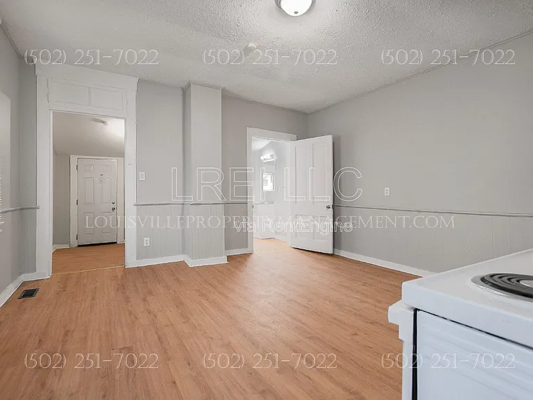 2424 Rowan St — Photo 2