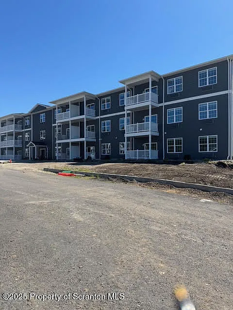 2 bed, 2.0 bath, 1250 sqft, $1,900 — Photo 2