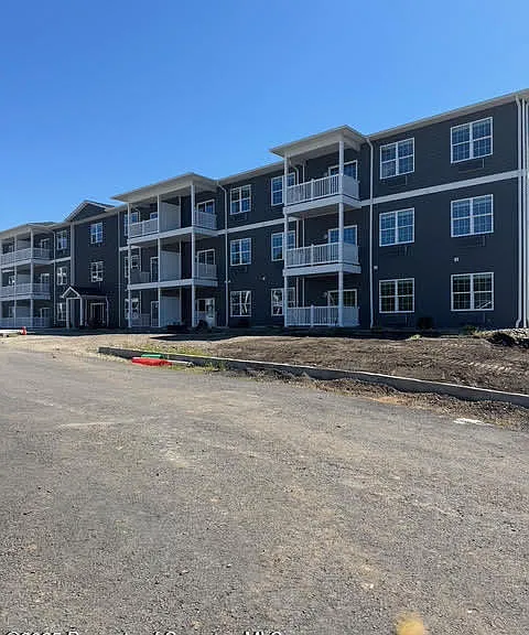 407 Circle Dr — Photo 2