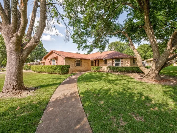 328 Bennett Cir, Desoto, TX 75115