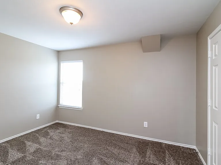 1204 Seneca Pl — Photo 12