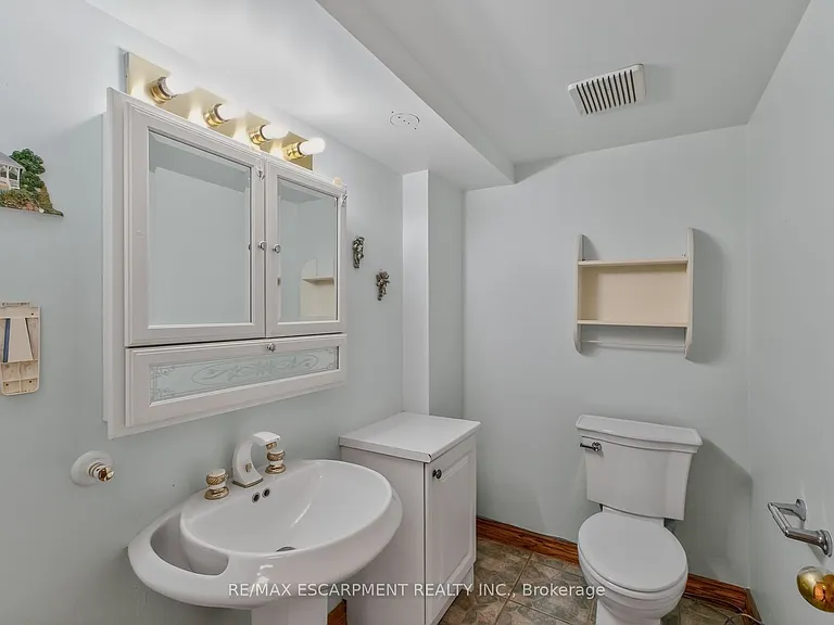 41 Candor Cres — Photo 48