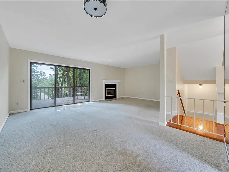 3420 Londonderry Ct — Photo 3