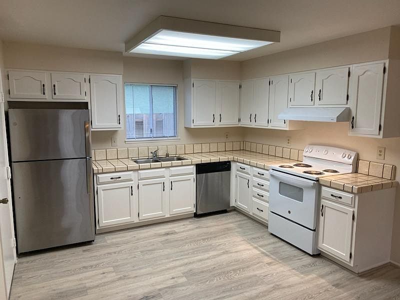 1st image of 491 Vivienne Dr