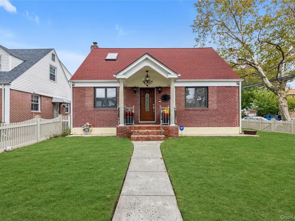 7653 268th Street, Glen Oaks, NY 11040