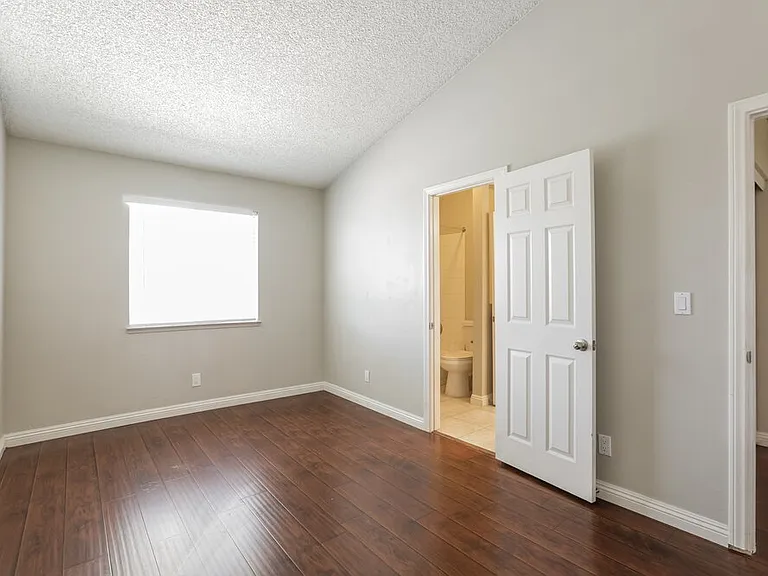 7217 Chesterton Dr — Photo 13