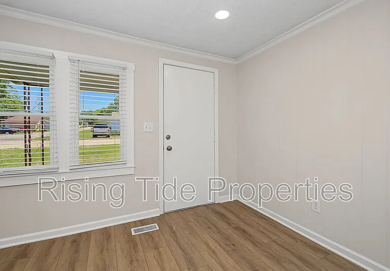 1607 Montgomery Ave — Photo 5