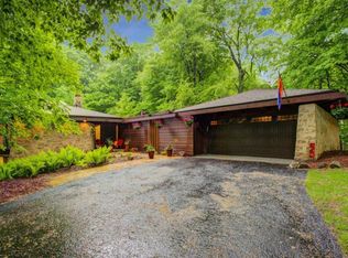 4044 Hillcrest Ct, Deephaven, MN 55391