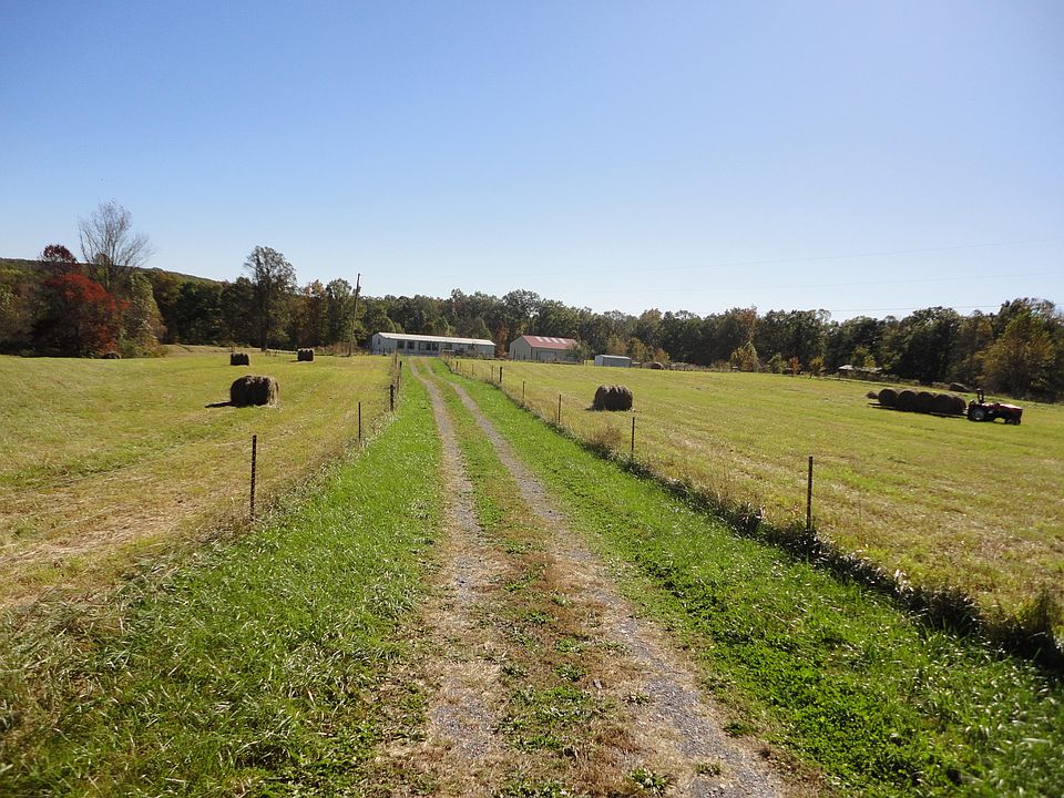 1st image of 305 Deerhead Rd