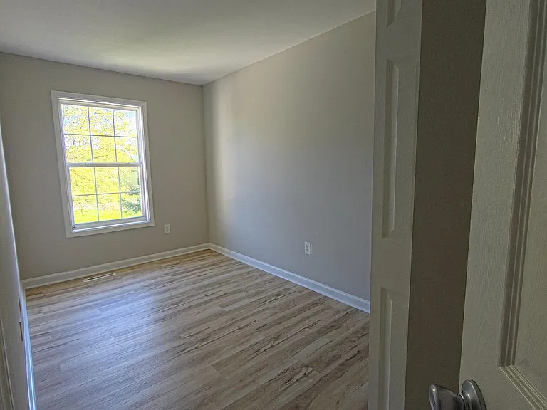 546 Wellington Ct — Photo 11
