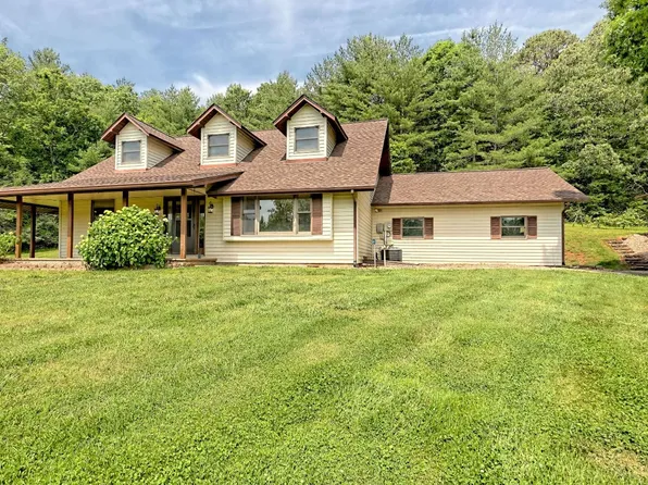 321 Jackson Ln, Young Harris, GA 30582