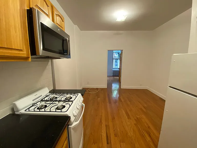 35 Carmine St #3 — Photo 10