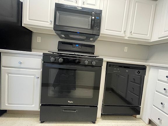 5th image of 812 Memorial Dr APT 1204