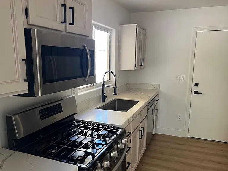 10012 Bundella Dr — Photo 2