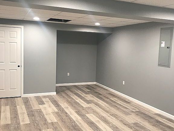 3rd image of 4721 Black Walnut Ln