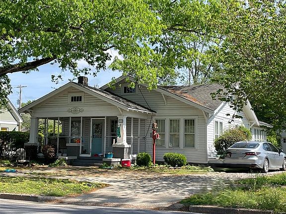 2nd image of 210 9th St N