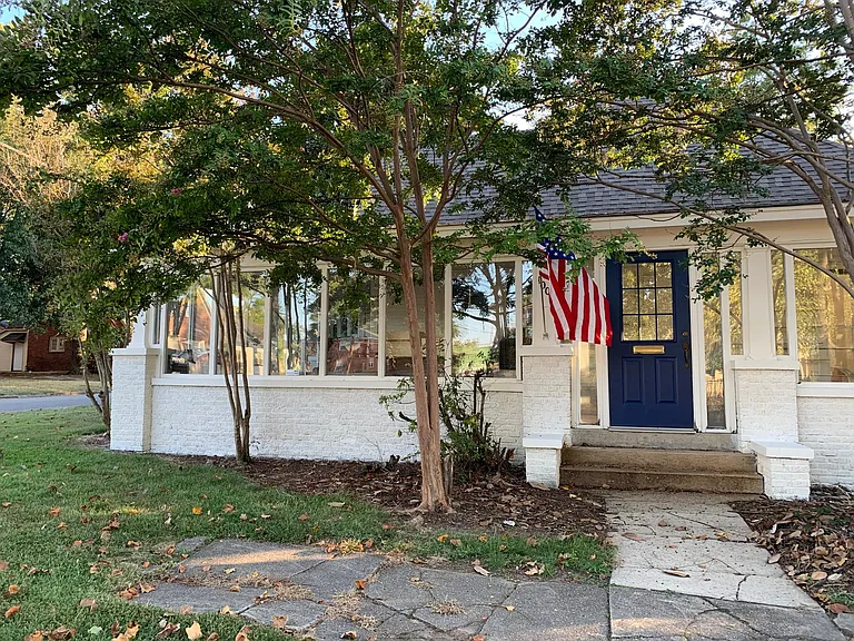1001 W B St — Photo 1