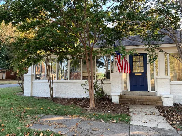 1001 W B St, Russellville, AR 72801