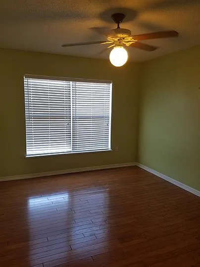 4 bed, 2.5 bath, 2215 sqft, $2,100 — Photo 2