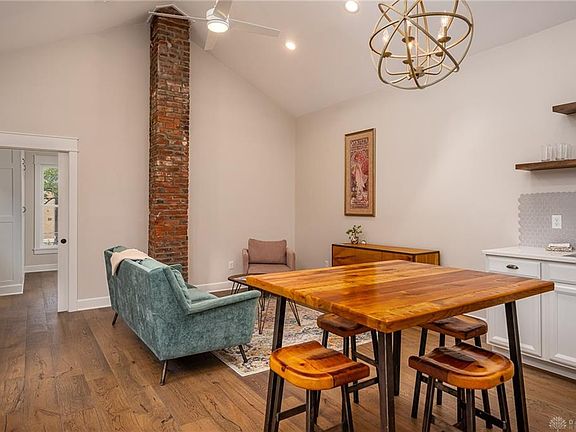 3rd image of 26 Garret St