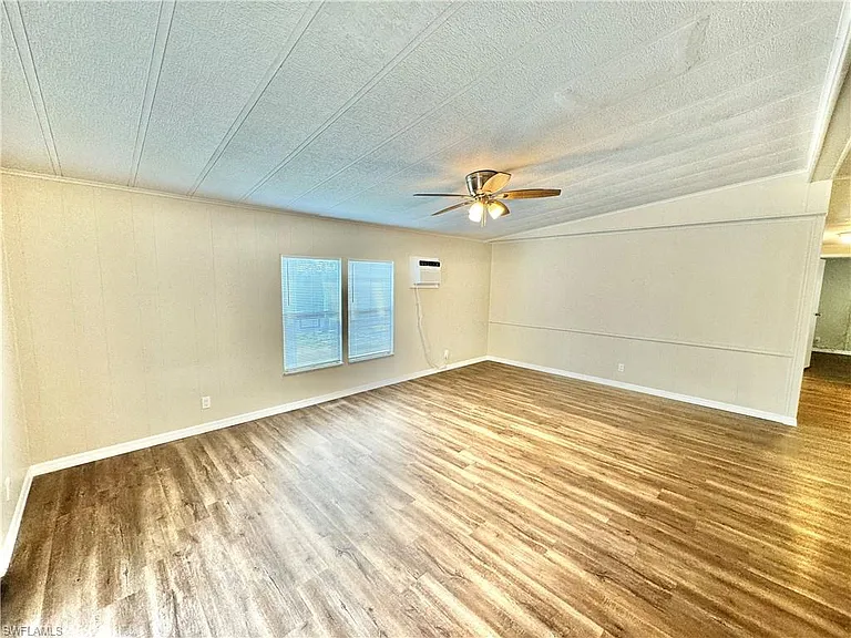 1252 Henderson Creek Dr — Photo 6