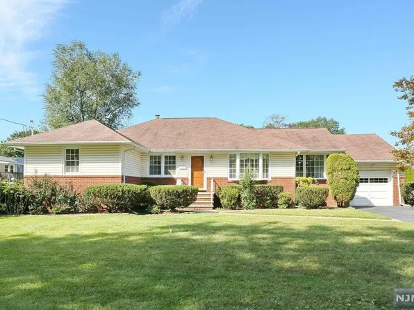 776 Walnut St, New Milford, NJ 07646