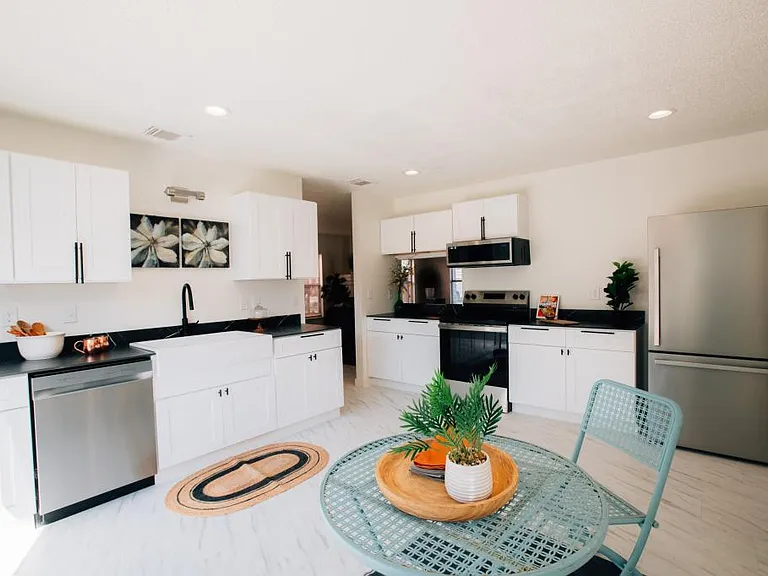 21523 Hyerwood — Photo 4