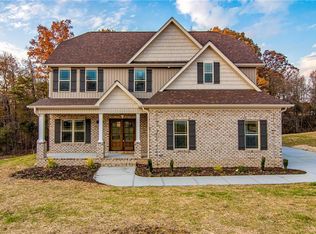 5520 E Hiddenbrook Dr, Mc Leansville, NC 27301