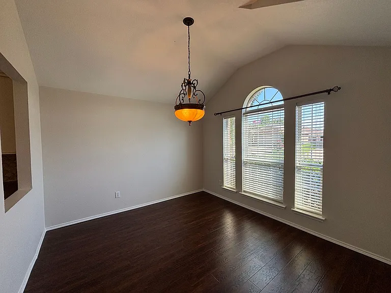 2748 Wakecrest Dr — Photo 6
