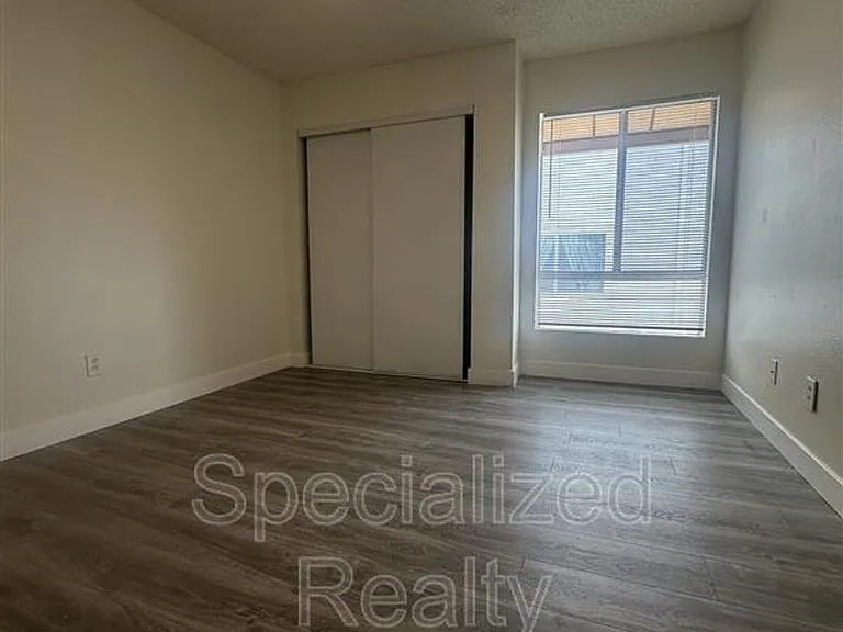 328 E Providencia Ave — Photo 8