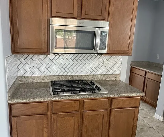 576 Glassford Ct — Photo 4