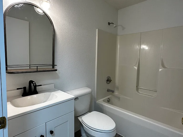 2060 Whittier St #5 — Photo 8