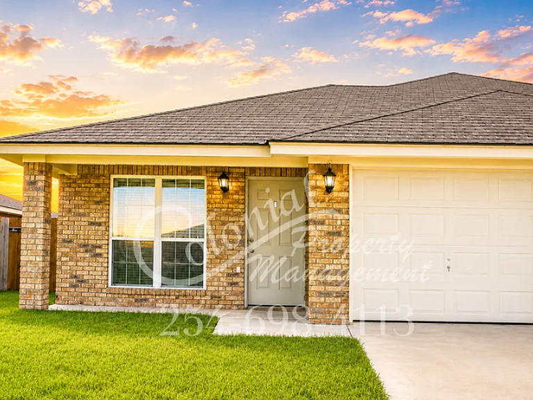 2704 Vernice Loop — Photo 1