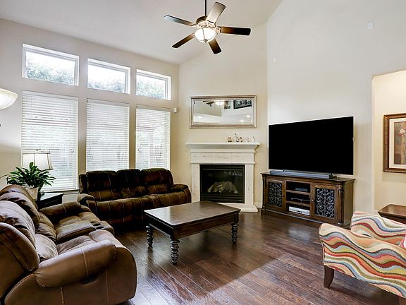 2nd image of 5539 Cedar Elm Ln