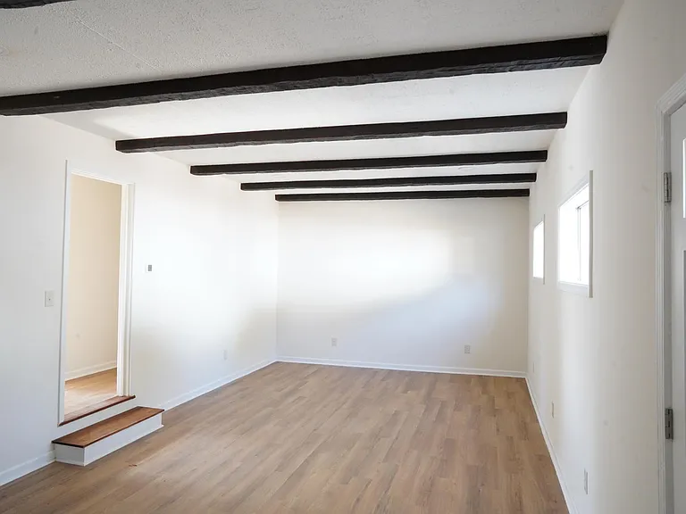1117 Denny St — Photo 8