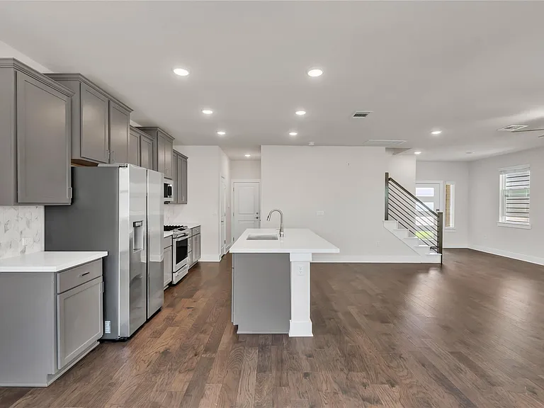 15607 Ellinger Dr — Photo 4