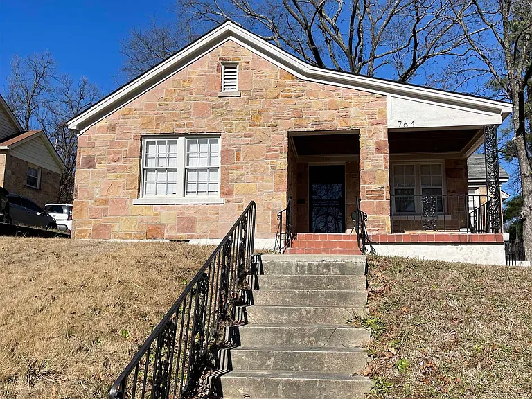 764 Dunn Ave — Photo 1