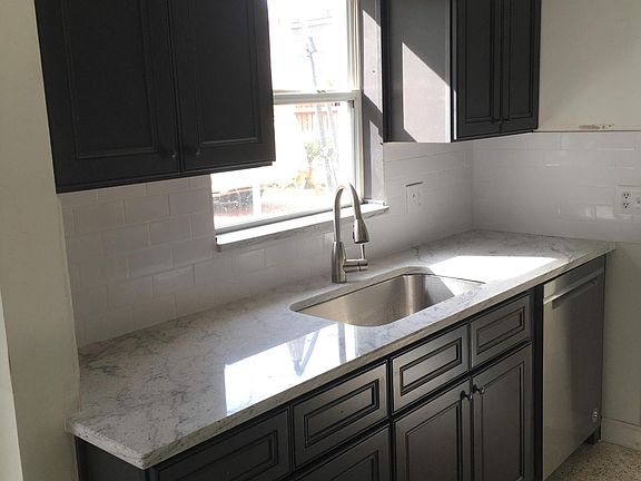 5th image of 810 37th Ave NE