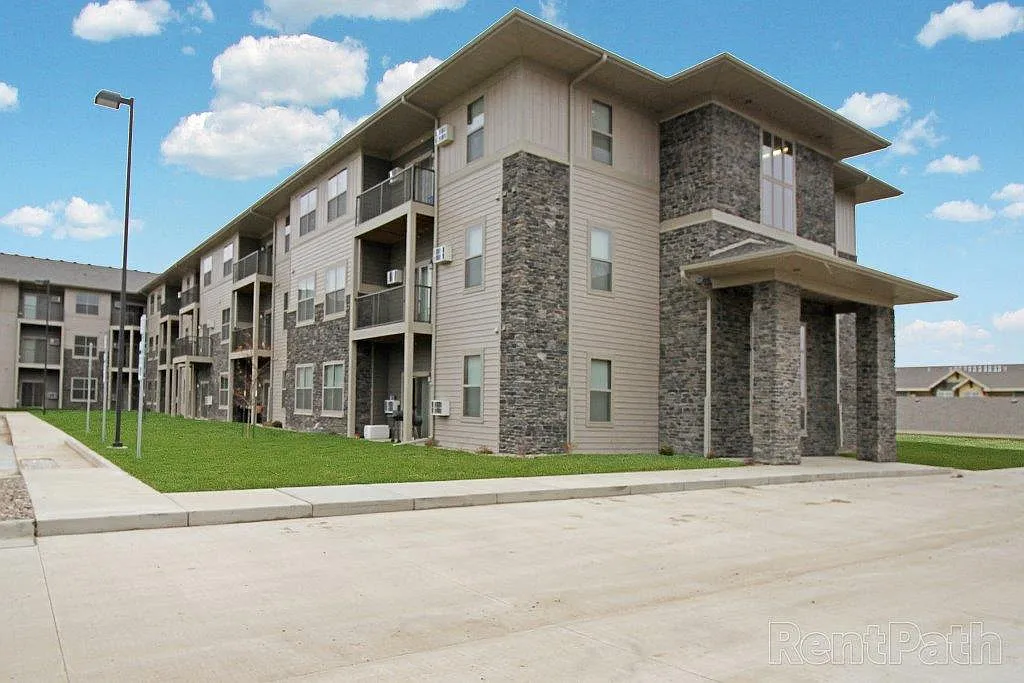 Brookledge Apartments — Photo 1