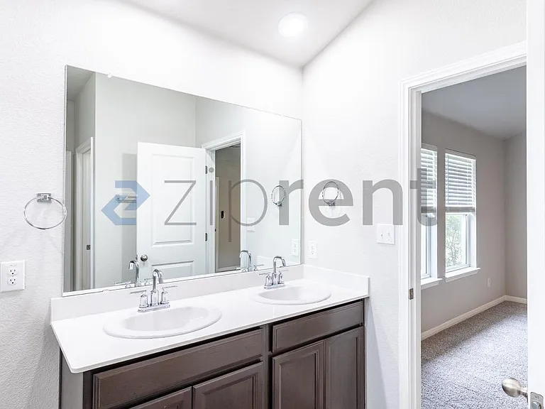 1520 Homestead Farms Dr — Photo 8