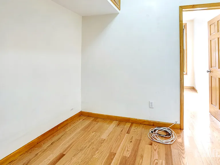 35 Henry St #2C — Photo 5